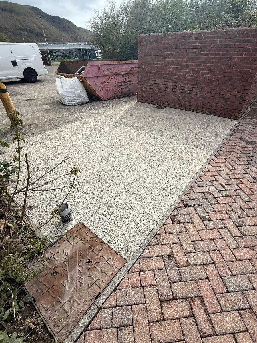 pressure washing Ystradgynlais image of after pressure washing a driveway in Ystradgynlais
